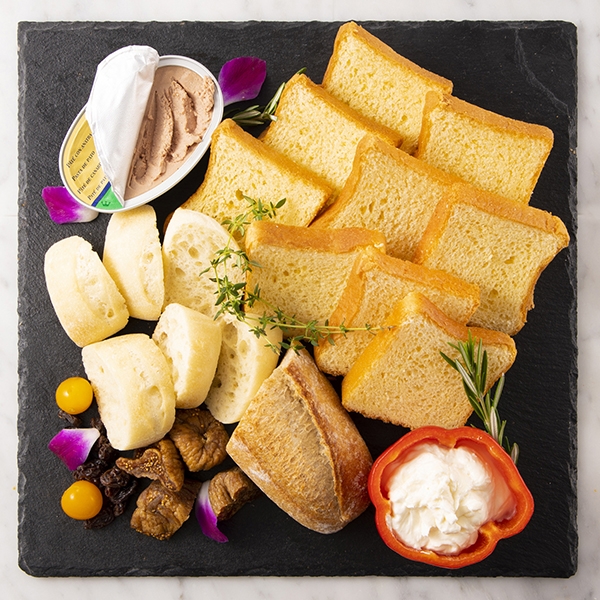 クリームチーズとフォアグラパテの天然酵母パン添え　～プレミアムカナッペスタイル～【要予約３日前】