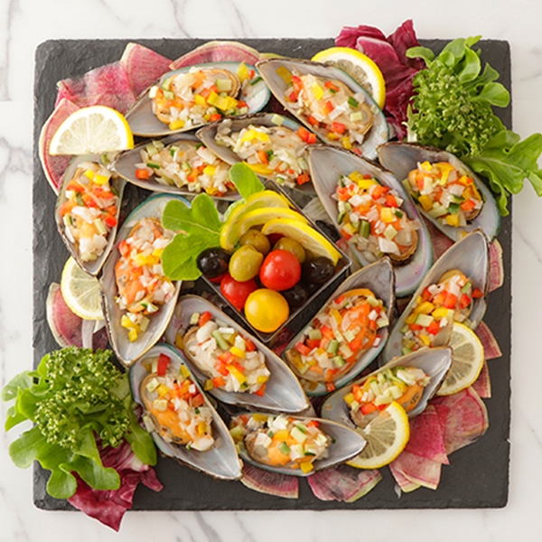 ムール貝のガスパッチョ仕立て〜トマトとオリーブのマリネを添えて〜